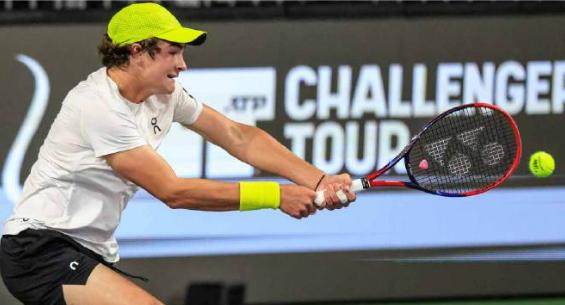 官网赛程表-张奔斗：赛季三冠了，18岁丰塞卡引领青春风暴