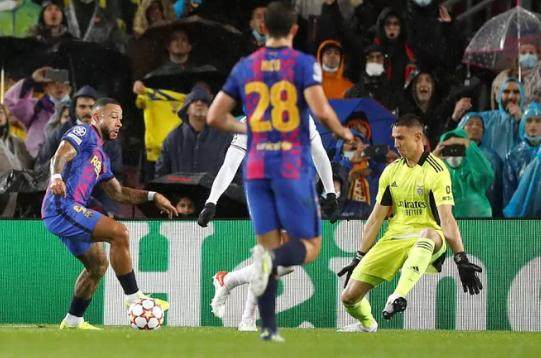 进不了球的毛病快让巴萨小组赛被淘汰了